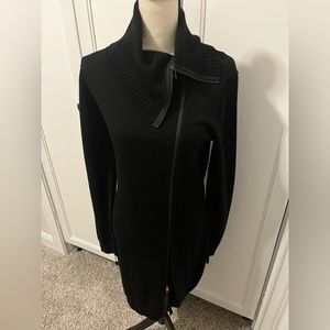 Beautiful sweater dress with asymmetrical zipper. Size M. EWC